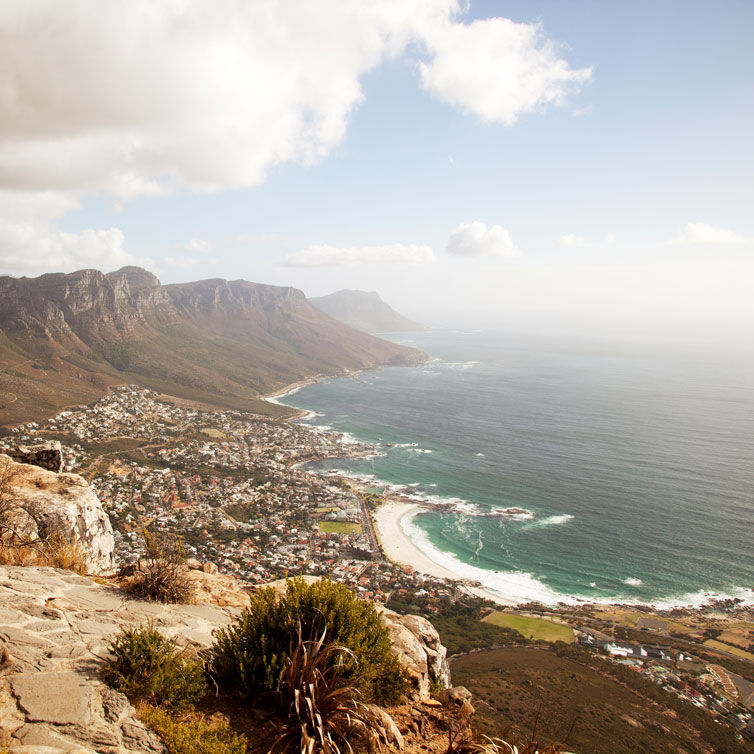 Kapstadts Küste vom Tafelberg aus gesehen