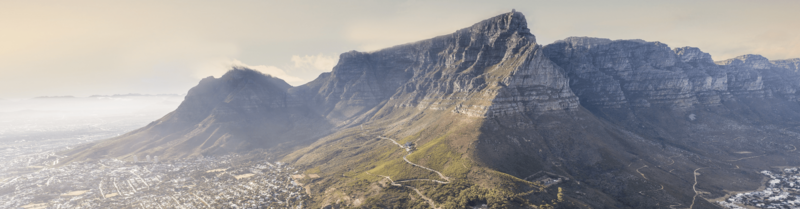 Schroffe Bergkette in Südafrika