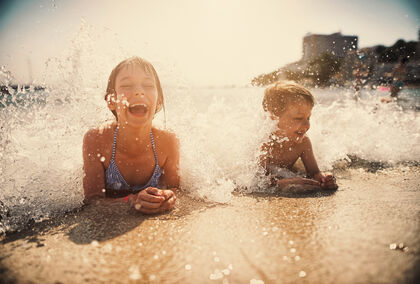 Kinder am Strand von Palma