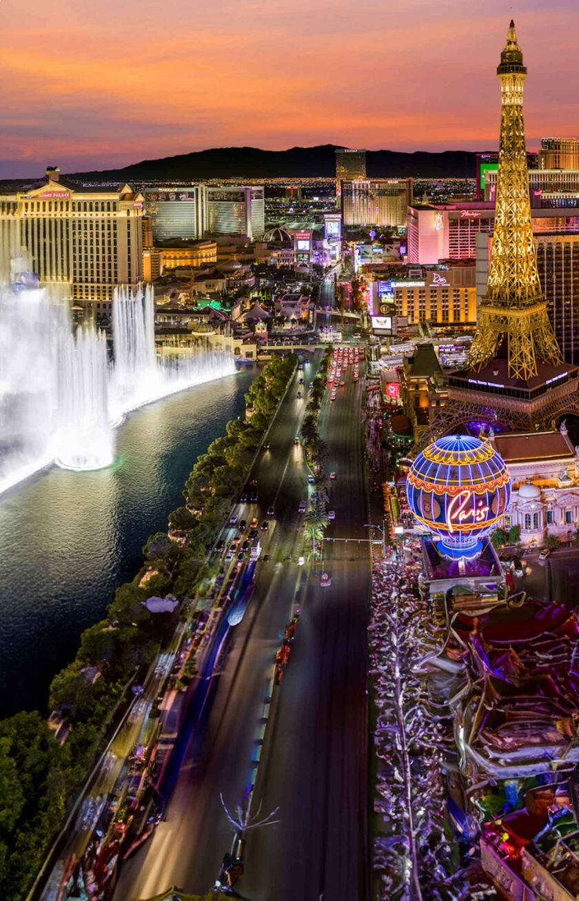 Le Strip de Las Vegas avec de nombreux sites célèbres la nuit