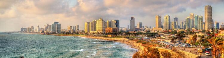 Tel Aviv Strand mit Skyline