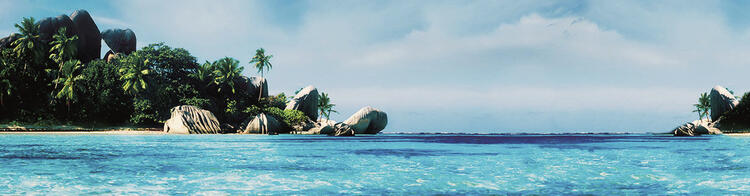 Bucht mit türkisfarbenem Wasser auf den Seychellen