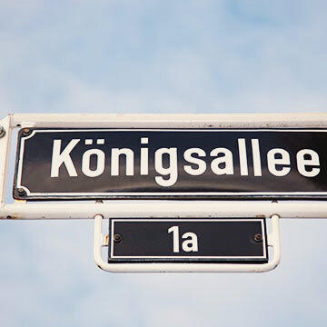 Duesseldorf Koenigsallee Die Duesseldorfer Koenigsallee ist die Flaniermeile der Stadt.