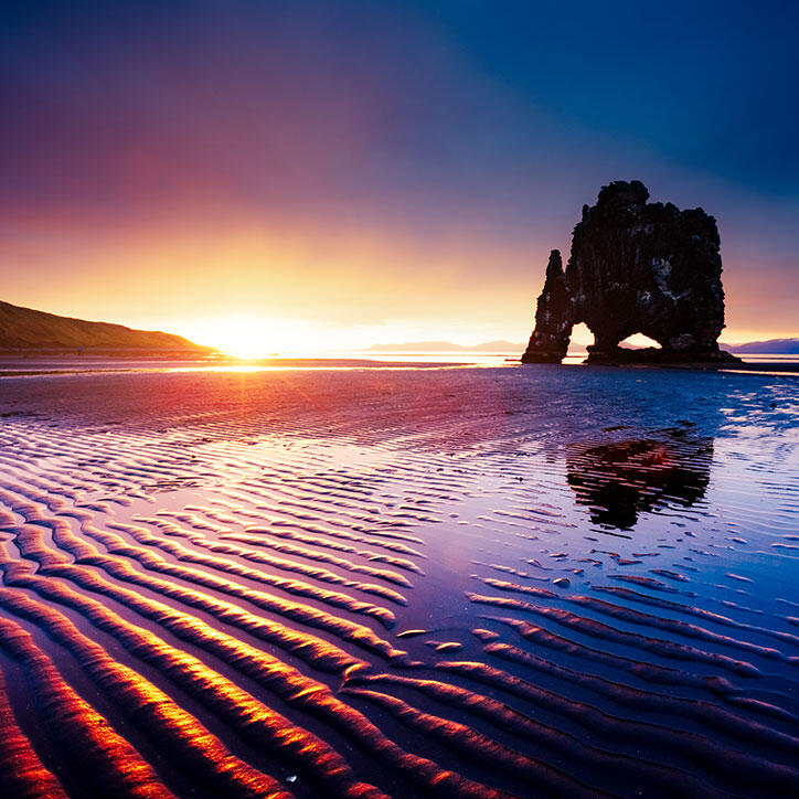  Basaltfelsen Hvítserkur vor Sonnenuntergang