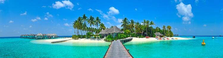 Malediven Insel mit Strand und Steg