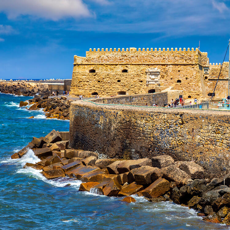 Panoramablick auf Koules Festung (Castello a mare) in Heraklion Hafen. Heraklion, Kreta, Griechenland