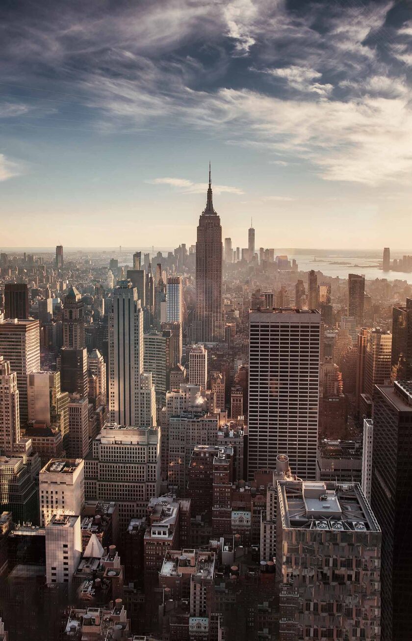 Sonnenuntergang mit Blick auf die Skyline von New York City