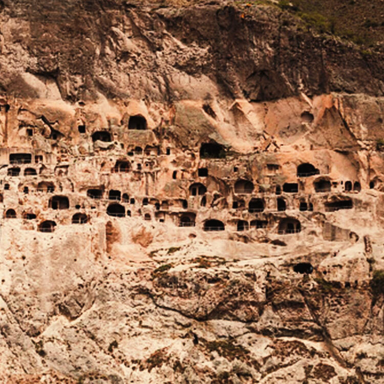 Höhlenstadt Wardsia in Georgien | Condor