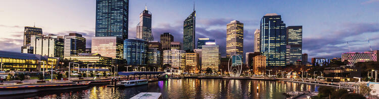 Blick auf Perth in der Abenddämmerung