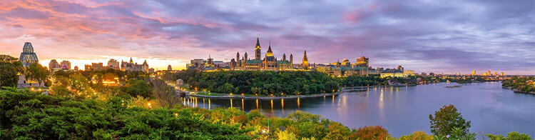 Ottawa Skyline bei Sonnenuntergang