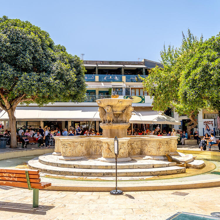 Venezianische Morosini Brunnen in der Löwen-Platz, Heraklion, Kreta, Griechenland