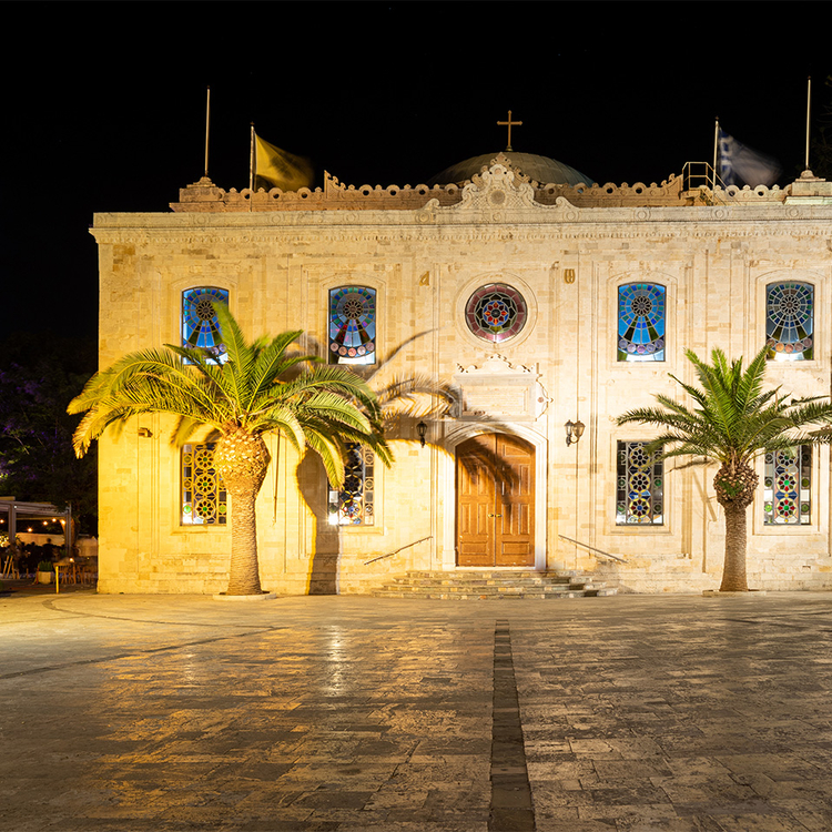 Fassade der Griechisch-orthodoxen Kirche Agios Titos -Heraklion, Kreta, Griechenland