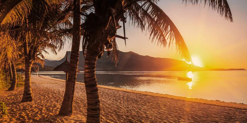 Mauritius Mahebourg Sonnenuntergang am Strand
