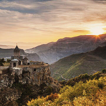 Kloster Tatev bei Sonnenuntergang