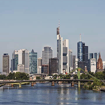 Frankfurt mit seinen vielen Hochhäusern und Banken.