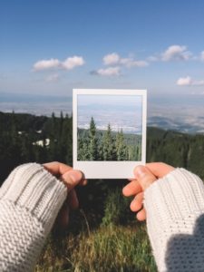 Kreative Erinnerungsfotos mit der Polaroid Kamera