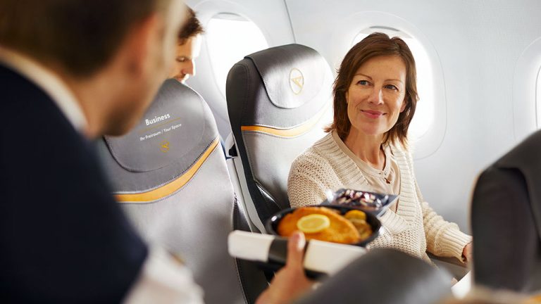 Vorurteile und Klischees über Flugbegleiter/innen - Condor BLOG