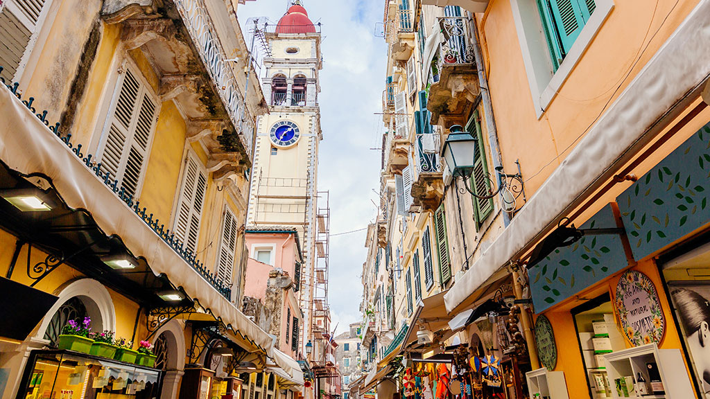 Einkaufsstrasse in Kerkyra in Korfu