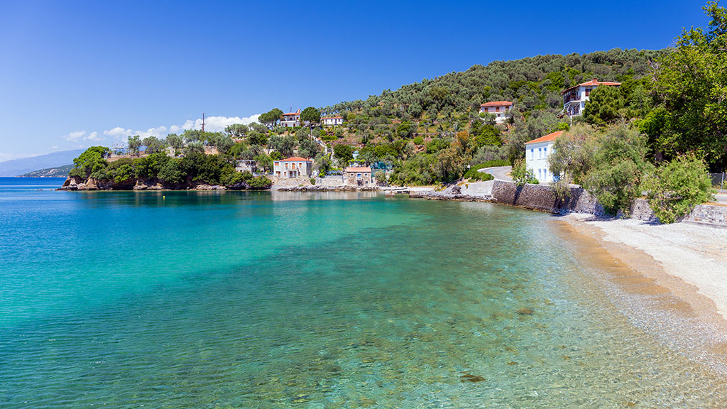 Blick auf kleinen Strand von Milina im Pilion