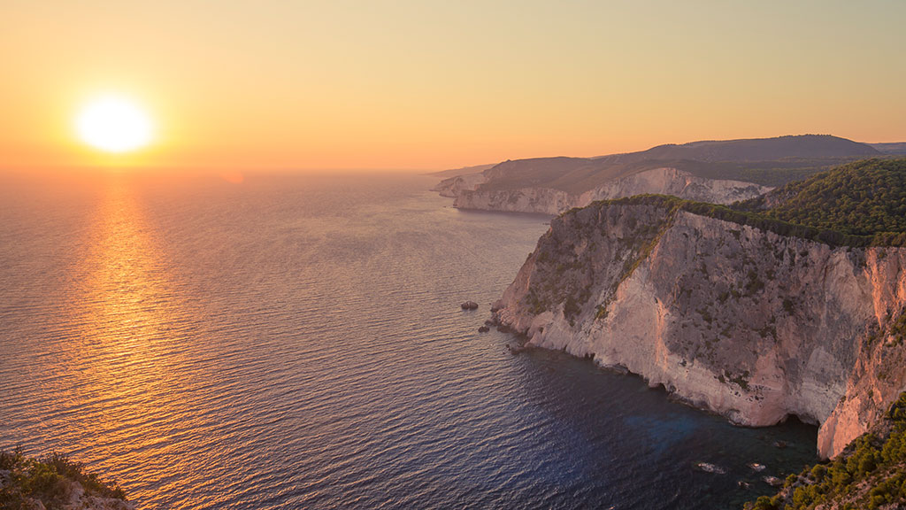 Blick von Keri auf Küste bei Sonnenuntergang. Zakynthos