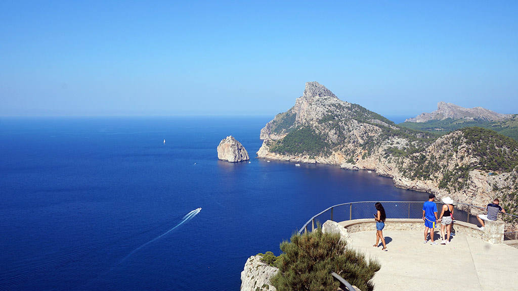 Aussichtsplattform mit Blick auf Cap de Formentor auf Mallorca