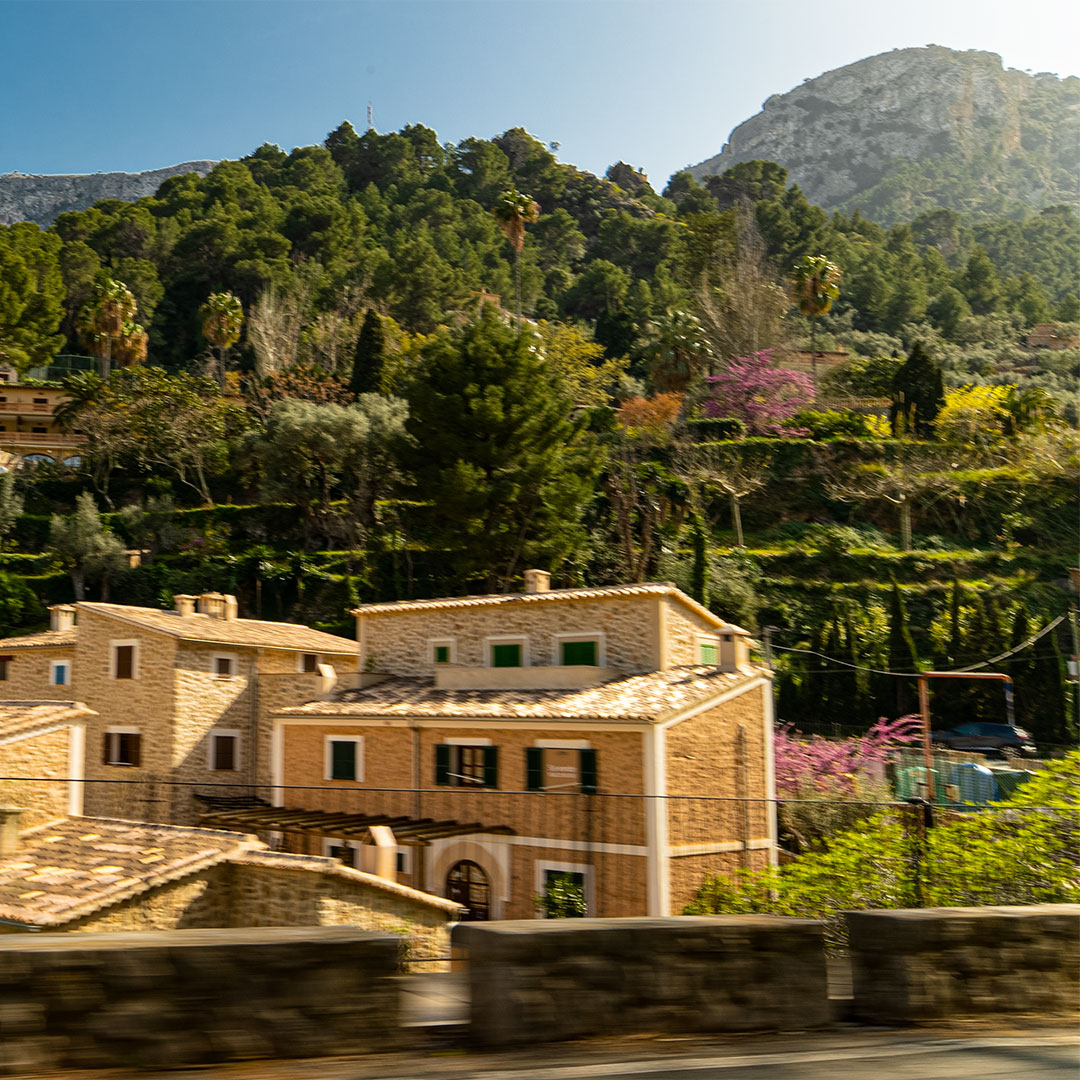 Blick aus Autofenster auf Valldemossa