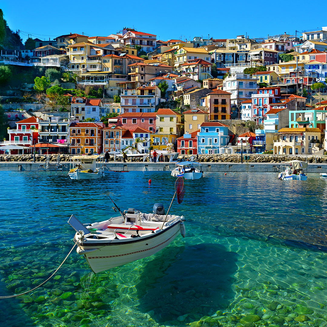Blick auf Fischerhafen von Parga