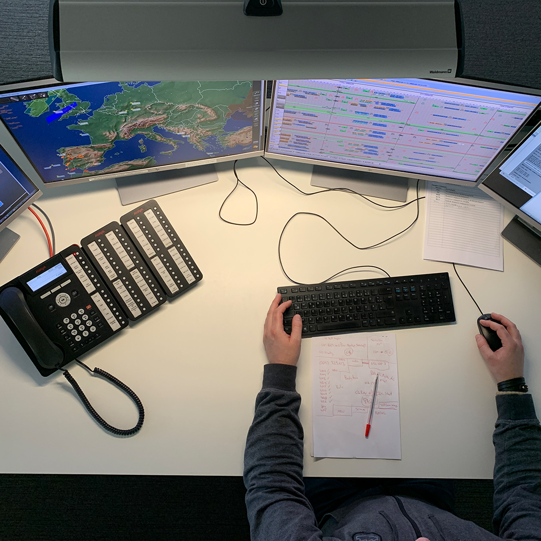 Blick auf Arbeitsplatz im Central Control Center
