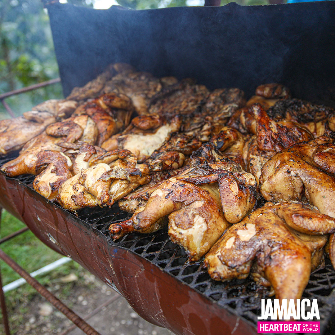 Grill mit Hähnchen in Jerk Marinade