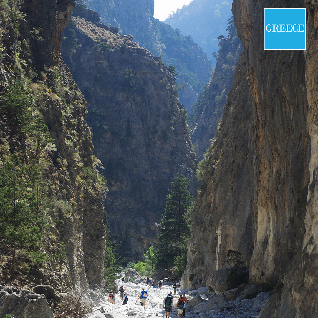 Wanderer wandern durch Samaria Schlucht