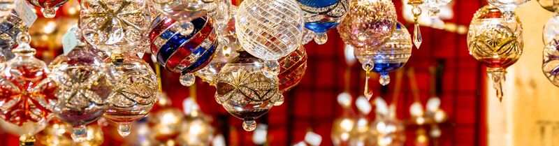 Handgefertigte Weihnachtsbaumkugeln auf dem Weihnachtsmarkt in Vancouver