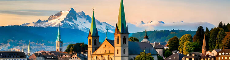 Zürich Altstadt mit Alpenpanorama