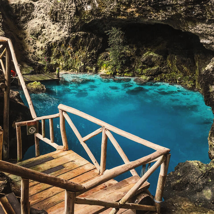 Schwimmen in der Lagune Hoyo Azul | Condor