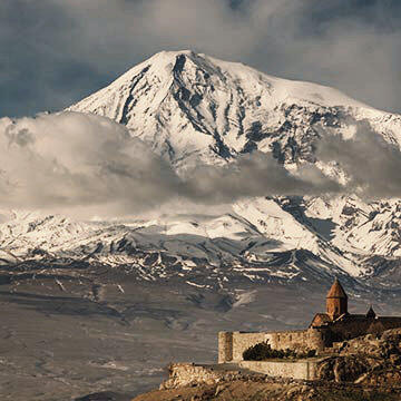 Der Vulkan Ararat mit Schnee bedeckt