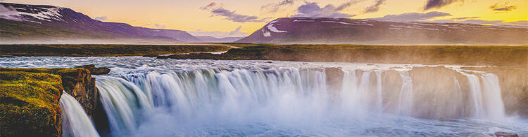 Godafoss Wasserfälle bei Sonnenuntergang
