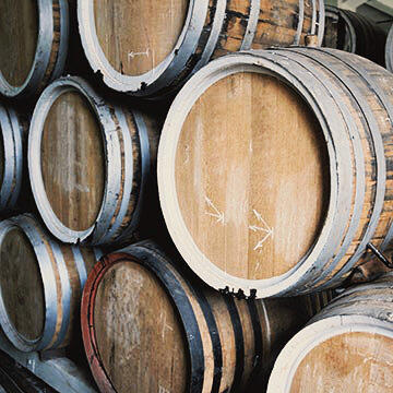 Brandy-Destillerie in Jerewan Die Brandy-Destillerie in Jerewan mit vielen Fässern.