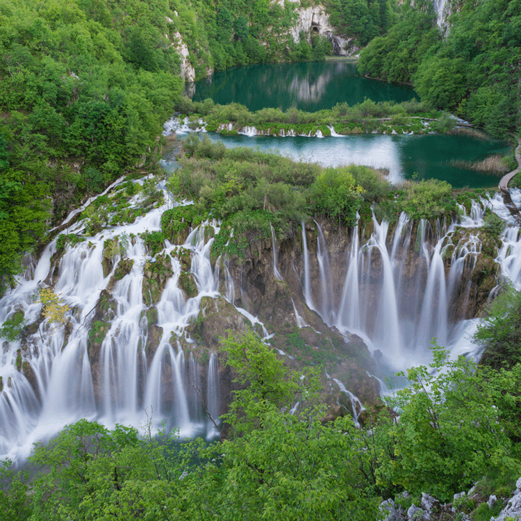 Wasserfall im Nationalpark Plitvicer Seen, Kroatien, UNESCO-Welterbe