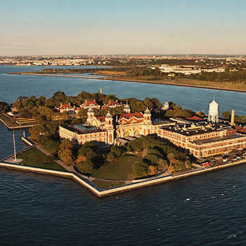 Luftaufnahme von Ellis Island, New York, USA