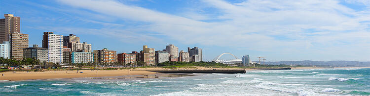Skyline und Strand von Durban