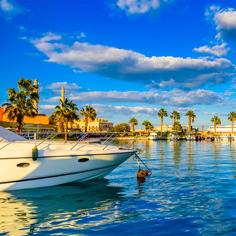 Segelboot ankert vor Hurghada