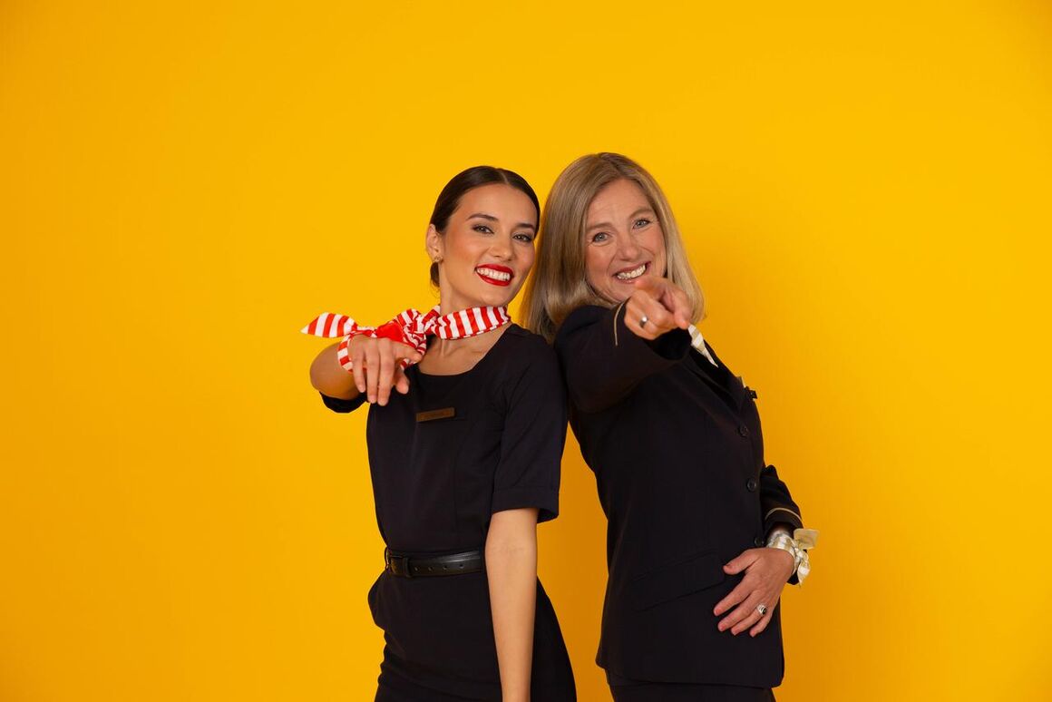 Stellenangebote Boden Zwei Kolleginnen in Condor Outfits