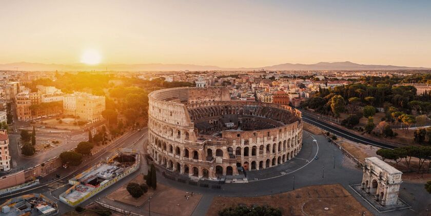 Rom im Mai Rom Kolosseum bei Sonnenaufgang