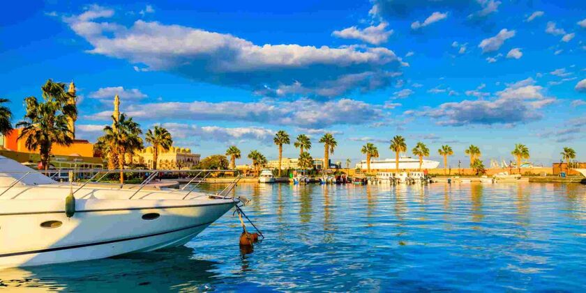 Hurghada Boot im Hafen
