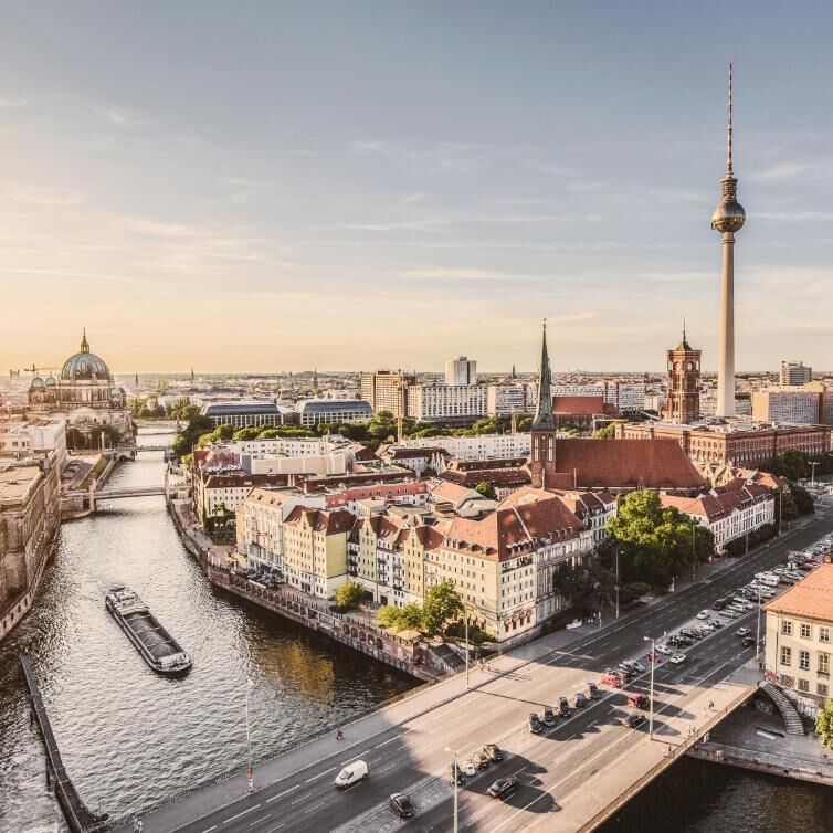 Berlin Skyline mit Spree