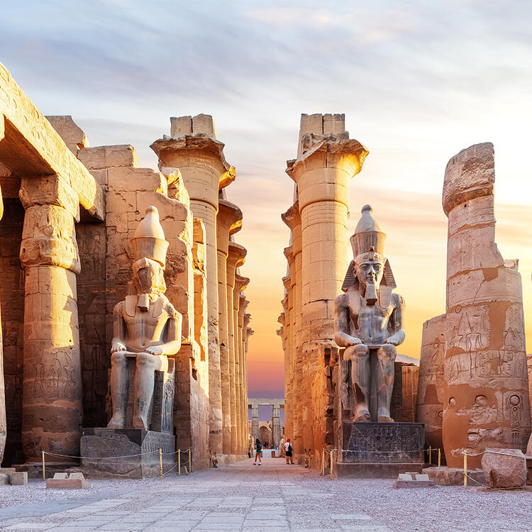 Steinformationen des Luxor Tempels im Abendlicht