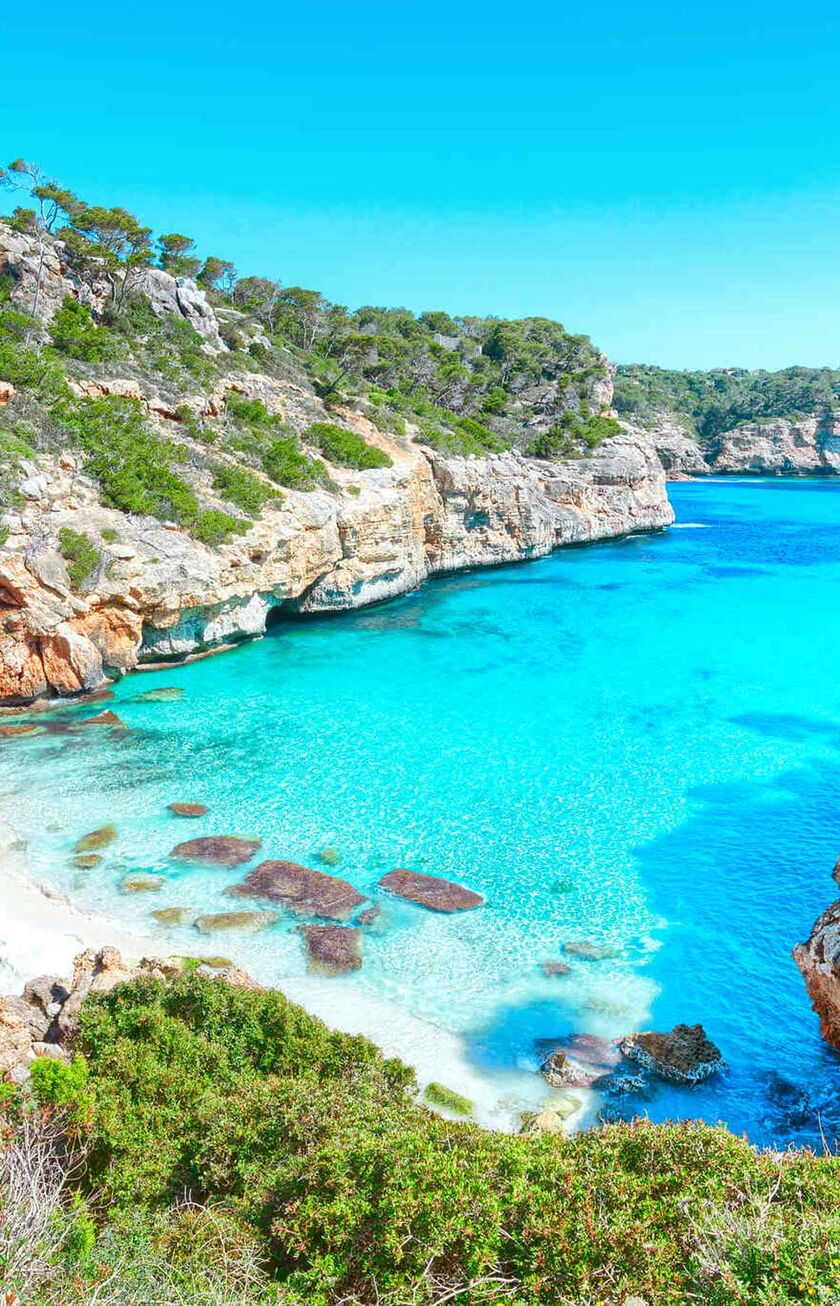 Eine traumhafte Bucht mit türkisblauem Wasser auf Mallorca