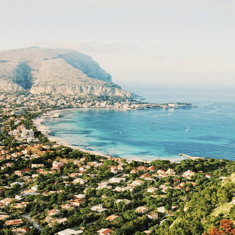Sizilien - blick auf die Stadt und dessen Bucht