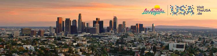 Skyline von Los Angeles bei Sonnenuntergang