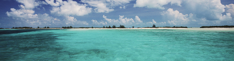 Paradiesischer Meer mit türkisem Wasser - Strandblick Kuba 
