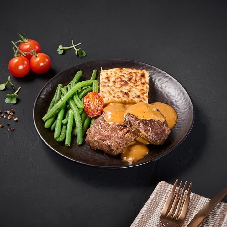 Rinderschmorbraten mit Sauce Bernaise, Kartoffelgratin & Bohnengemüse